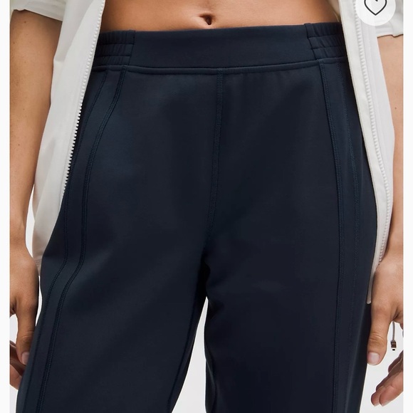 Lululemon Define Mid-Rise Track Pant
Luon - Picture 3 of 11